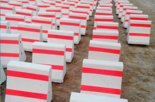 水泥防撞墩案例一