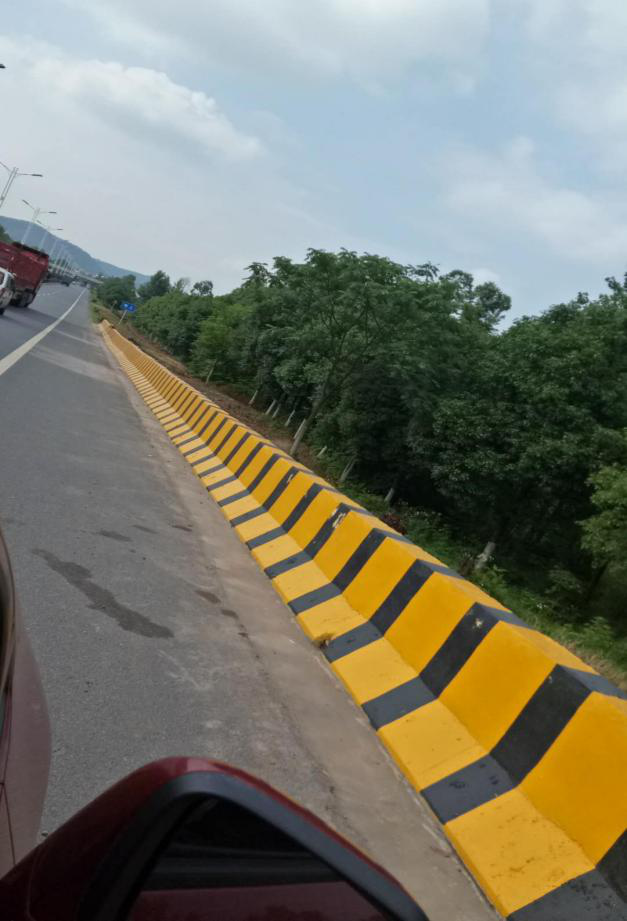 火辣辣的夏天兵臨城下，道路反光漆施工注意事項