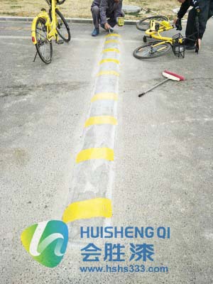 驚呆！馬路反光漆還可以這樣黃……