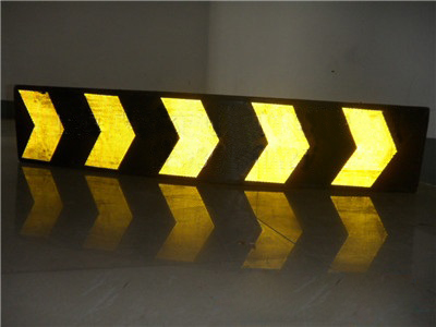 飛機錯道降落，居然說看不見機場跑道反光漆