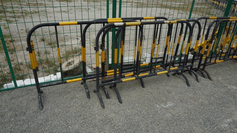 合肥驚現“假候車亭”，未涂刷防護欄反光油漆值得注意