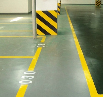德令哈停車場黃黑反光漆