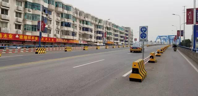 道路防撞墩反光漆總是出現氣泡？聽聽匯勝怎么說