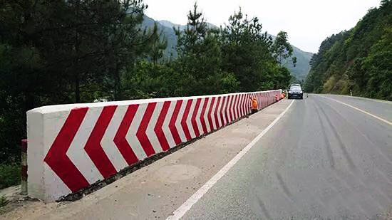 遇上這樣的警示反光漆就從了吧