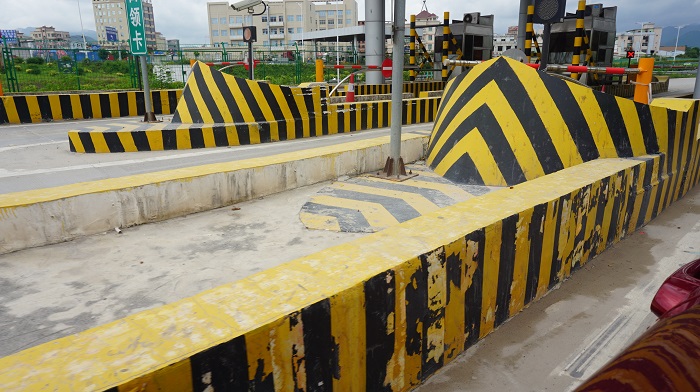 道路反光漆表面的光澤度要怎么保證？