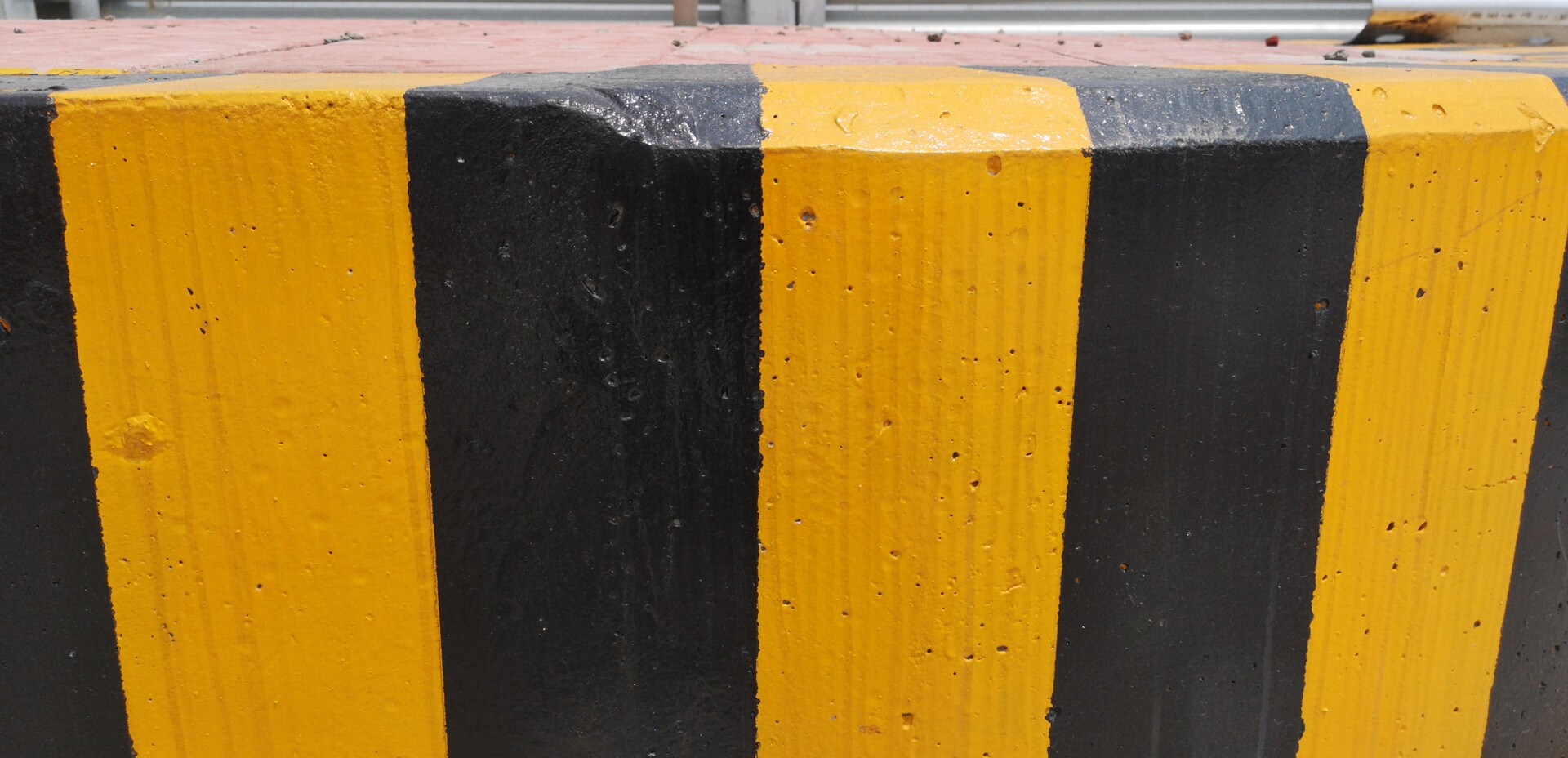 干凈對黃黑相間反光漆有多重要呢？