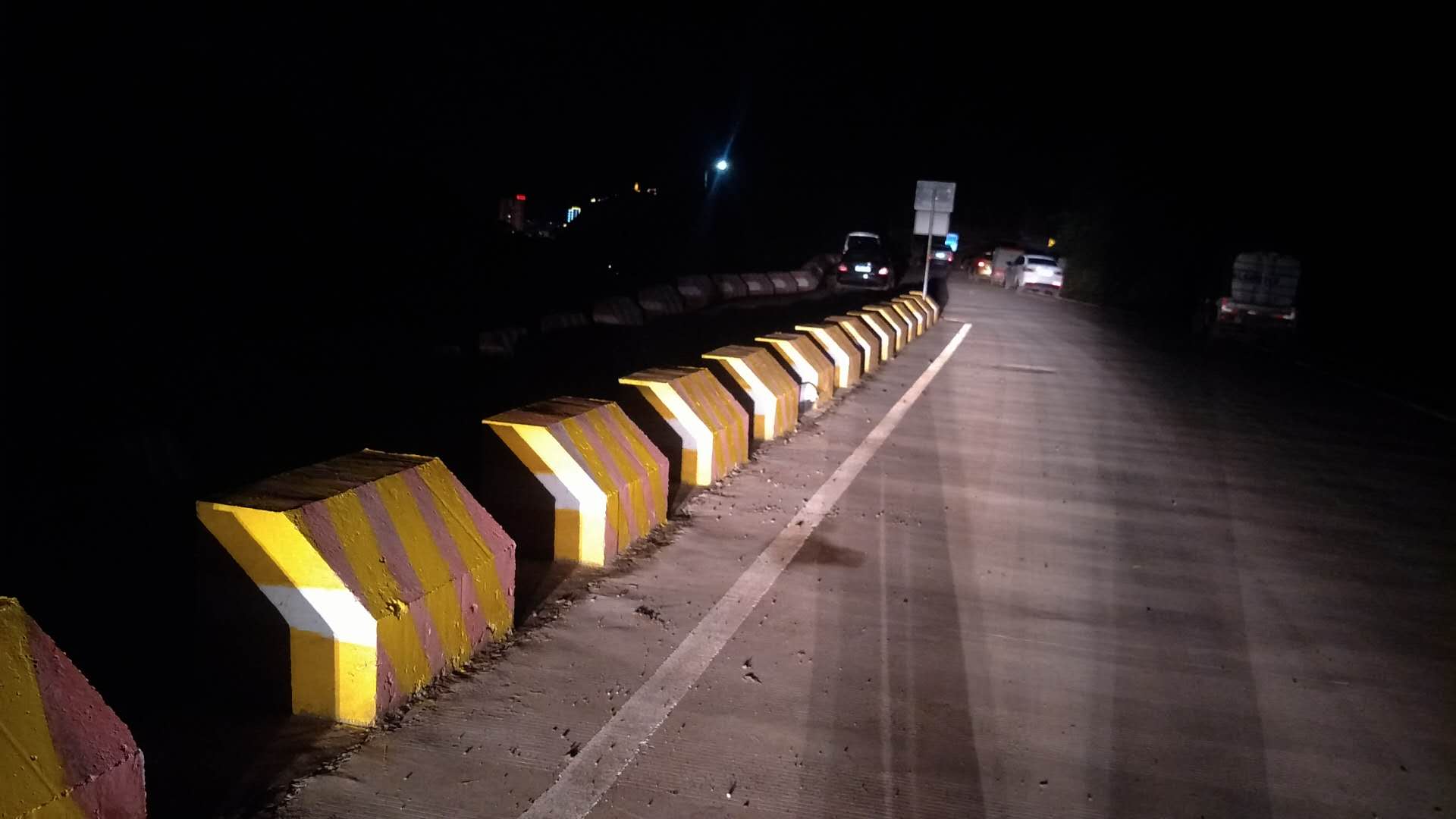 公路防護反光漆可以在雨天進行施工嗎