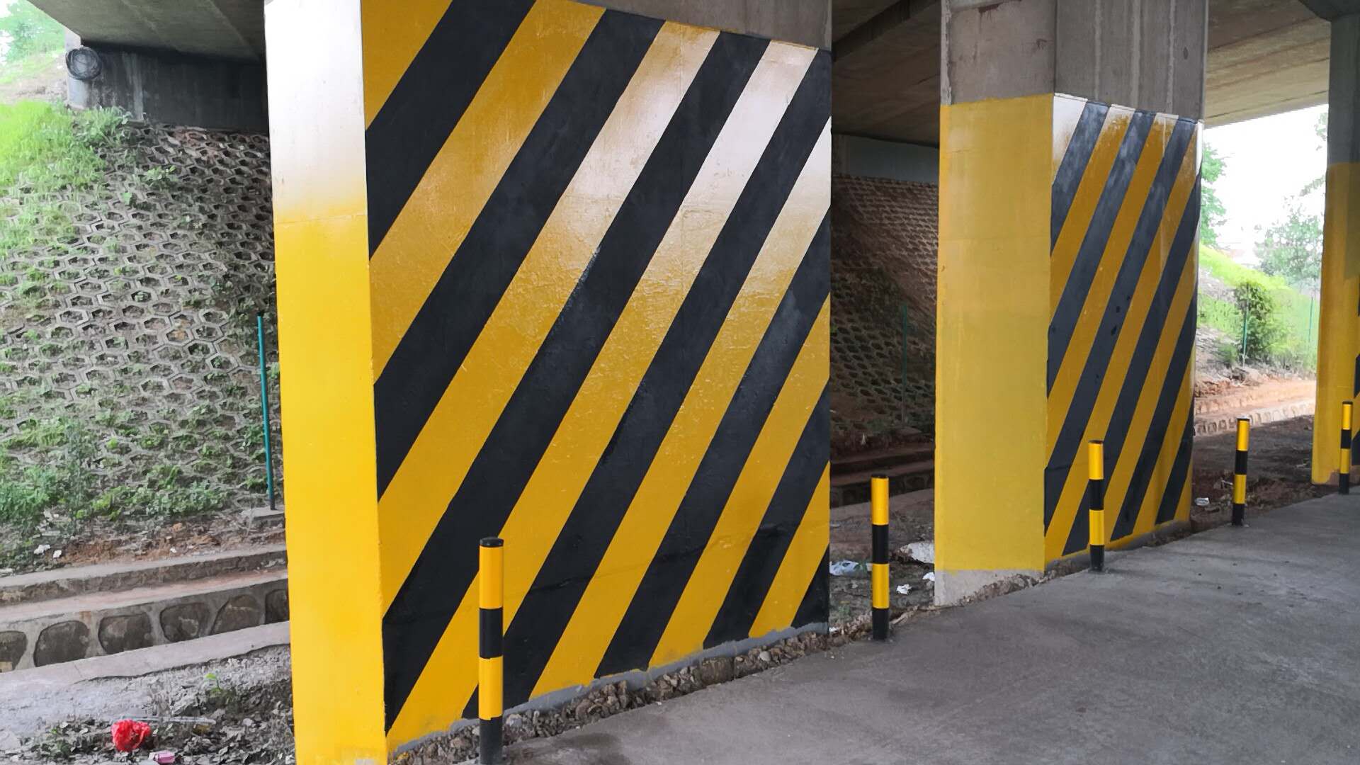 黃黑相間油漆怎么進(jìn)行涂刷