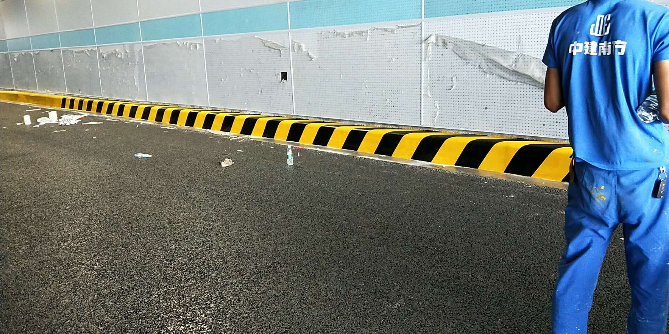 用在馬路兩邊警示使用什么油漆？