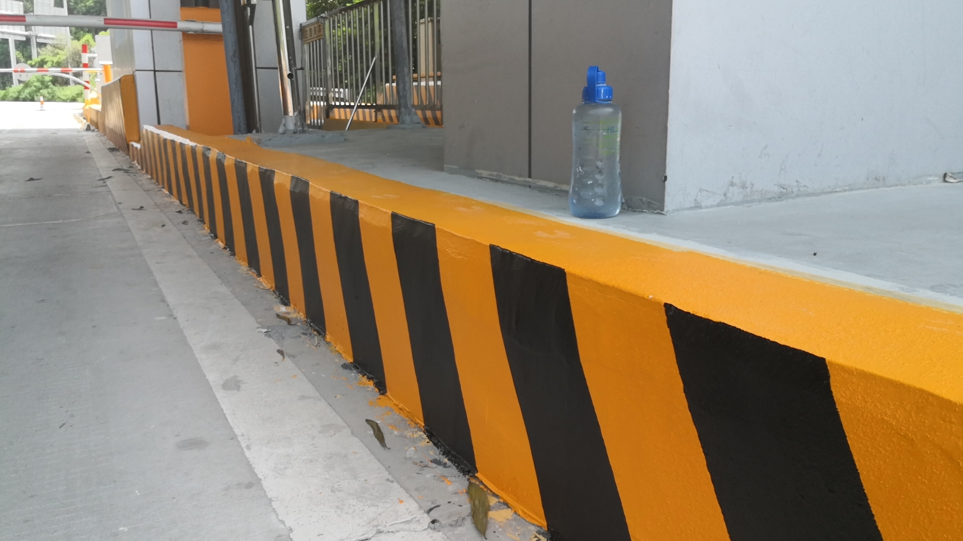 防撞墩可以使用什么油漆？