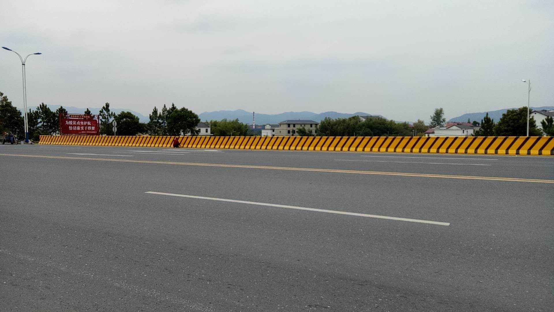 交通防撞設施能不能刷反光油漆？