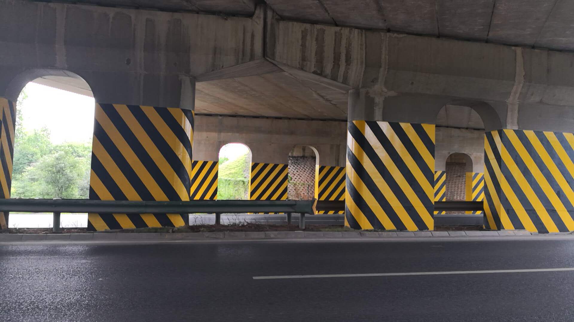 紅白反光漆不能遮蓋底材顏色是為什么？