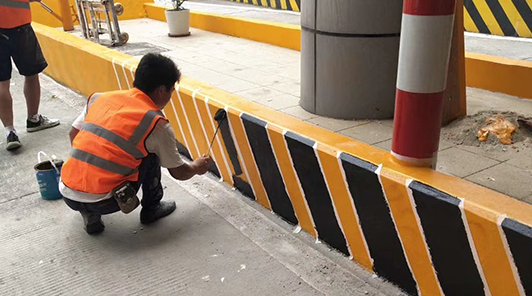 浙江省客戶收費(fèi)站反光漆施工過程