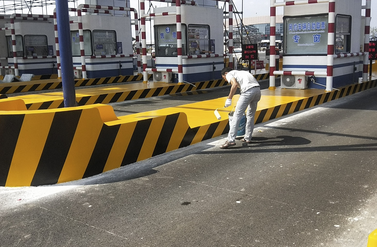 使用在道路交通設(shè)施的反光油漆怎么樣