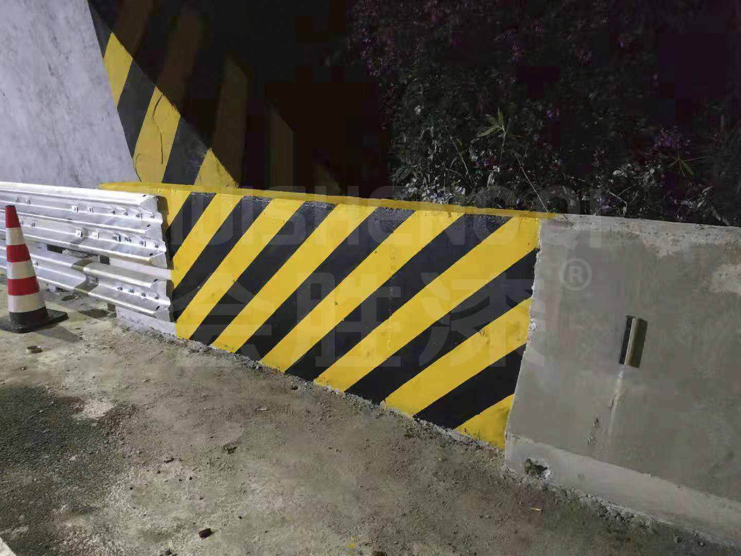 反光警示油漆施工過(guò)程中有什么需要注意的？