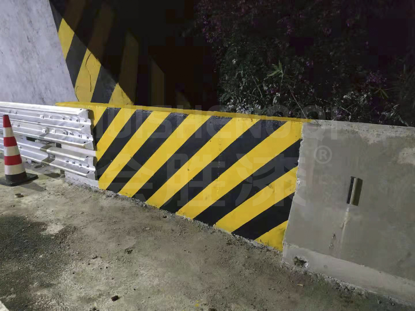 農村公路的隧道可以使用什么油漆做警示標志？