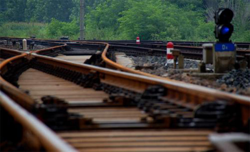 手機(jī)沒有微信沒法用，道路沒有反光漆不安全！