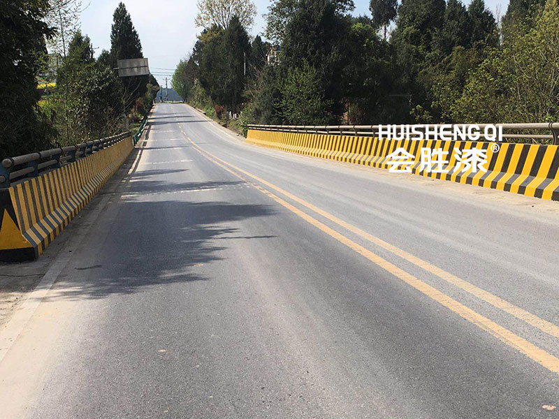 農村公路的養護離不開公路反光漆