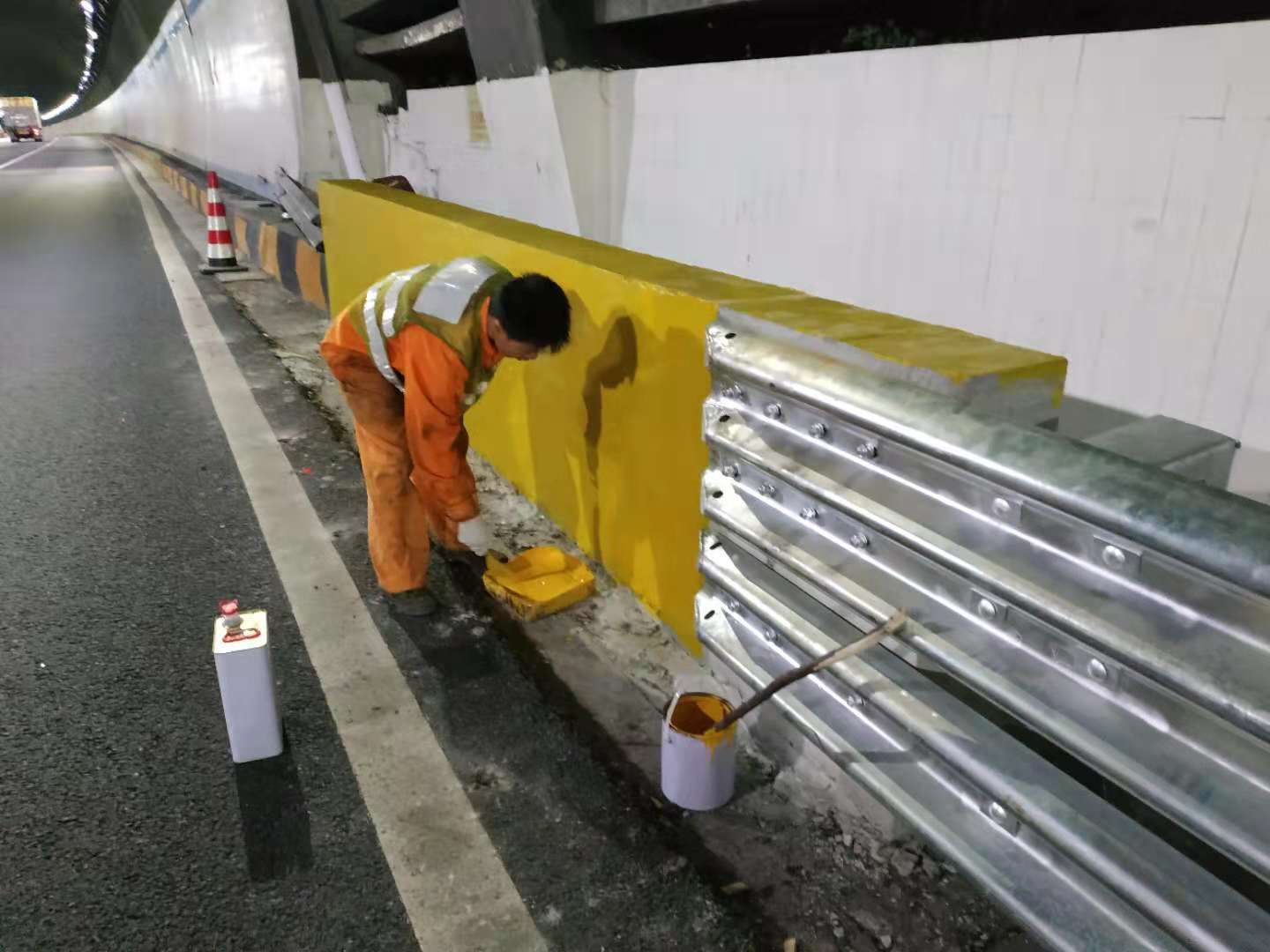 道路防護反光漆