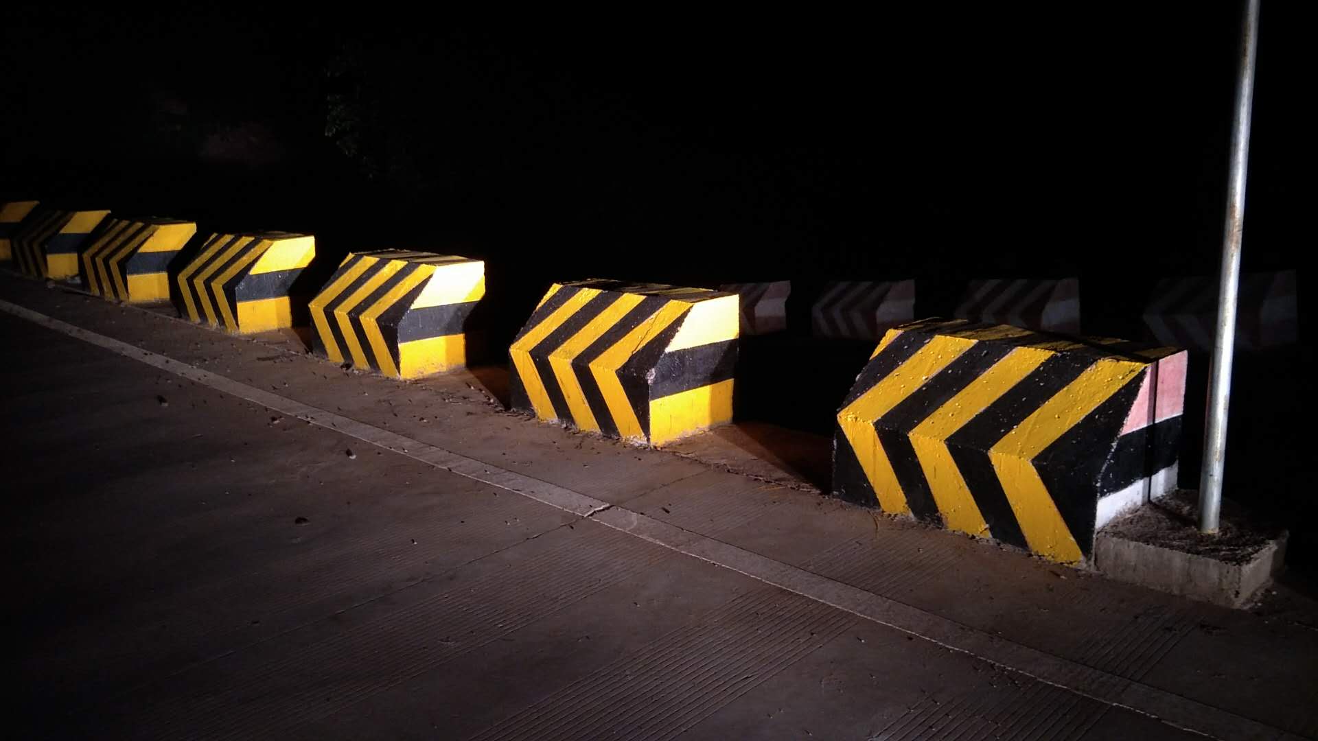 防撞墻反光漆 防撞墻反光漆