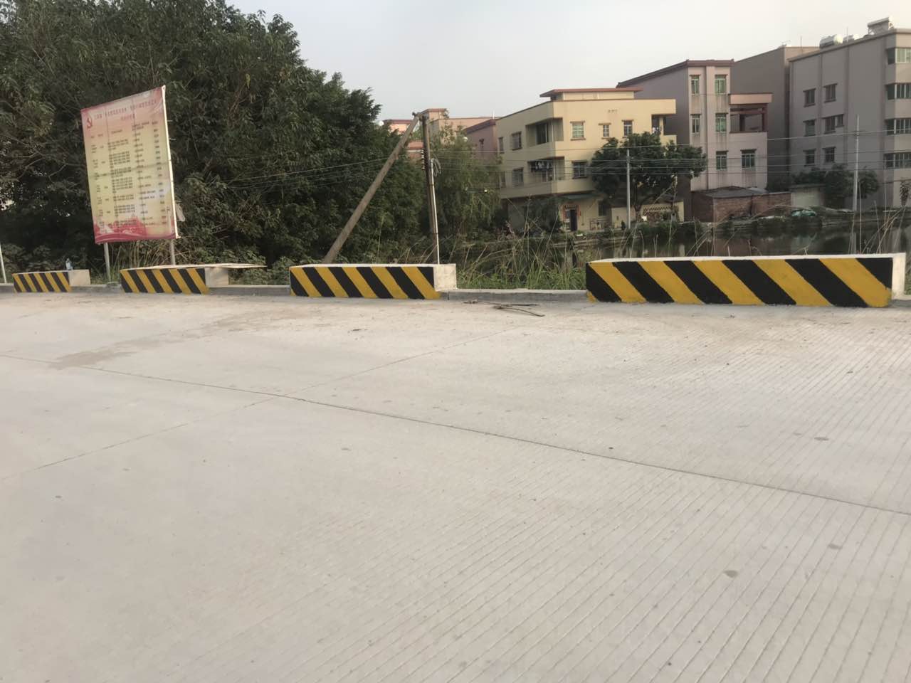 水泥防撞墩反光漆