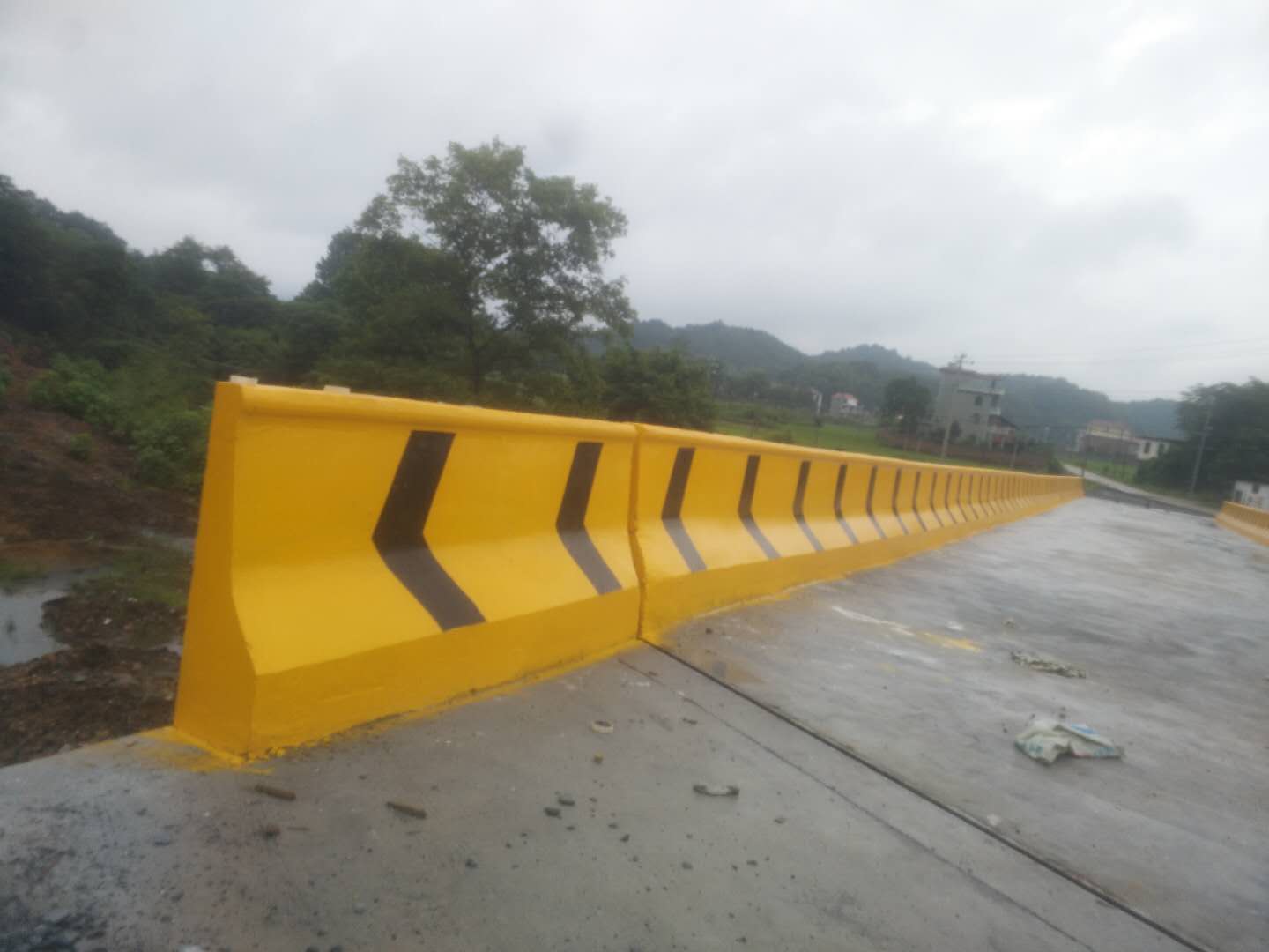 交通水泥墩反光漆