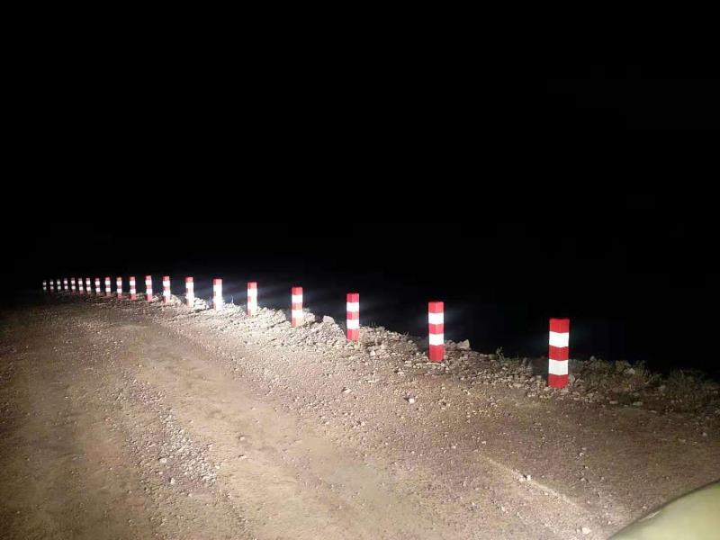 水泥防撞墩反光漆效果圖