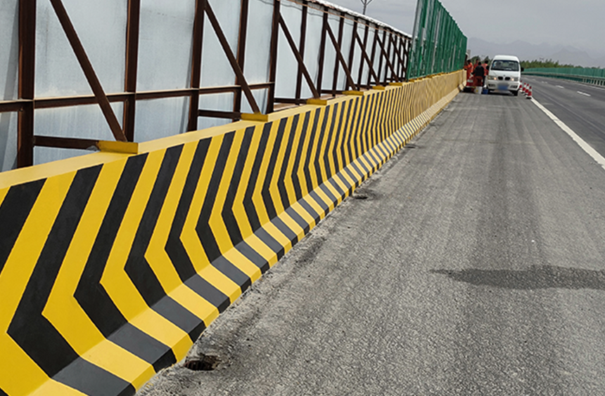 公路防撞墻反光漆施工效果圖