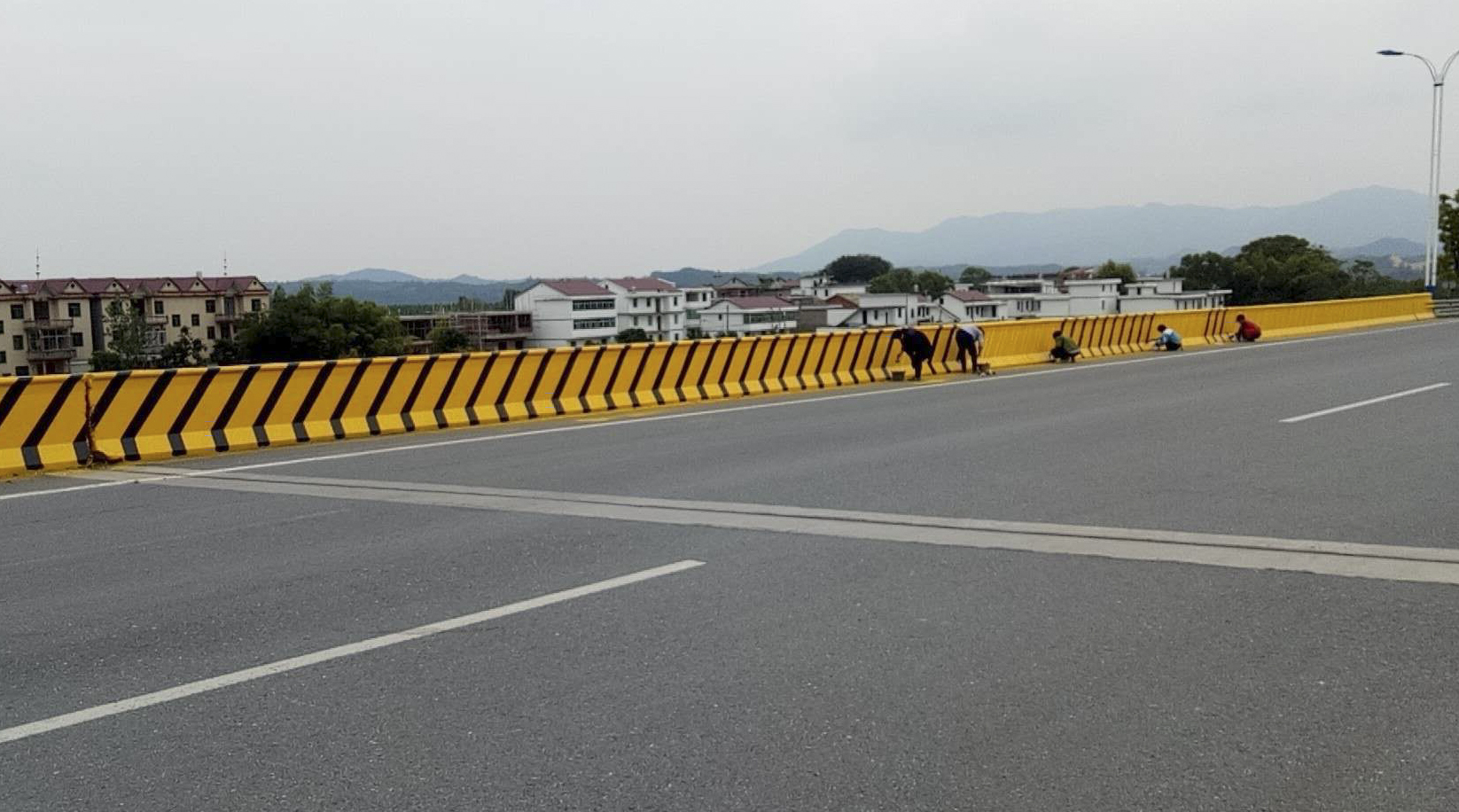 黃黑高速公路反光漆效果圖
