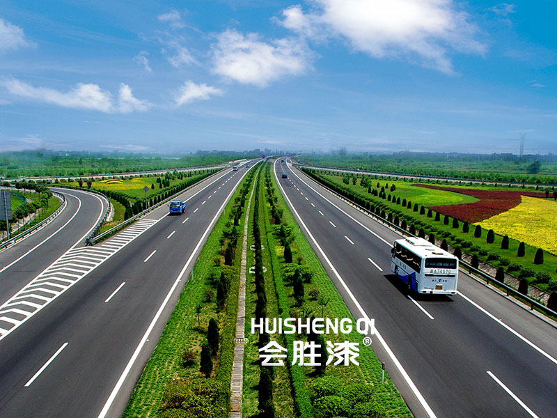 高速上的白色反光漆