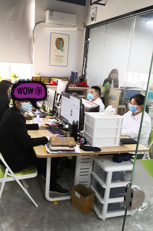 辦公室伙伴都戴好口罩了